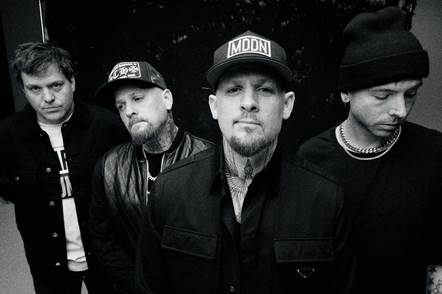 РОК СУПЕРЗВЕЗДИТЕ GOOD CHARLOTTE ИЗДАВАТ ДЪЛГООЧАКВАНИЯ АЛБУМ „MOTEL DU CAP“