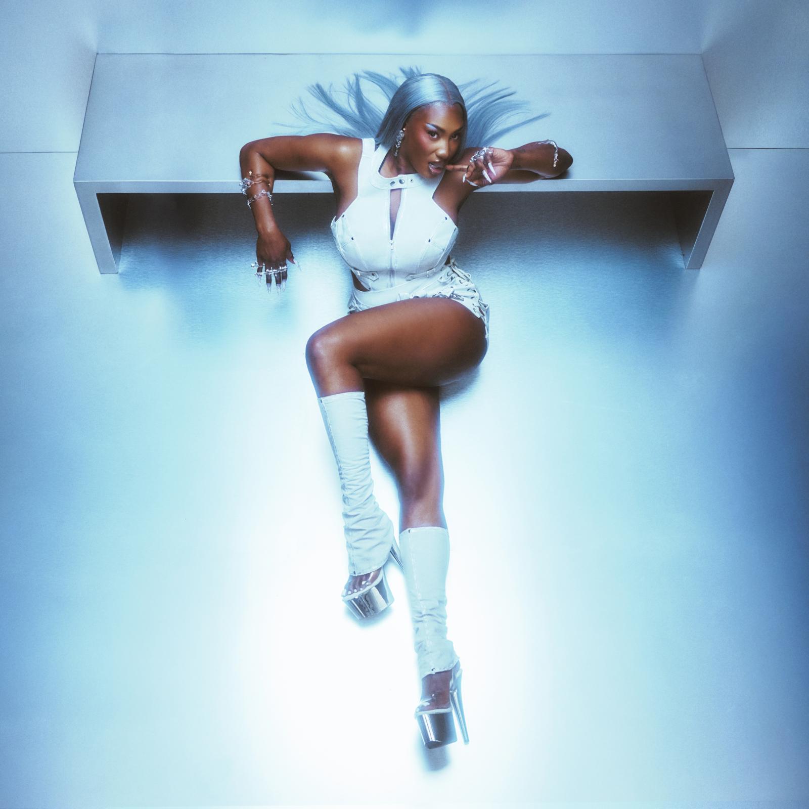 AYA NAKAMURA ПРЕДСТАВЯ НОВИЯ СИ АЛБУМ „DESTINÉE“