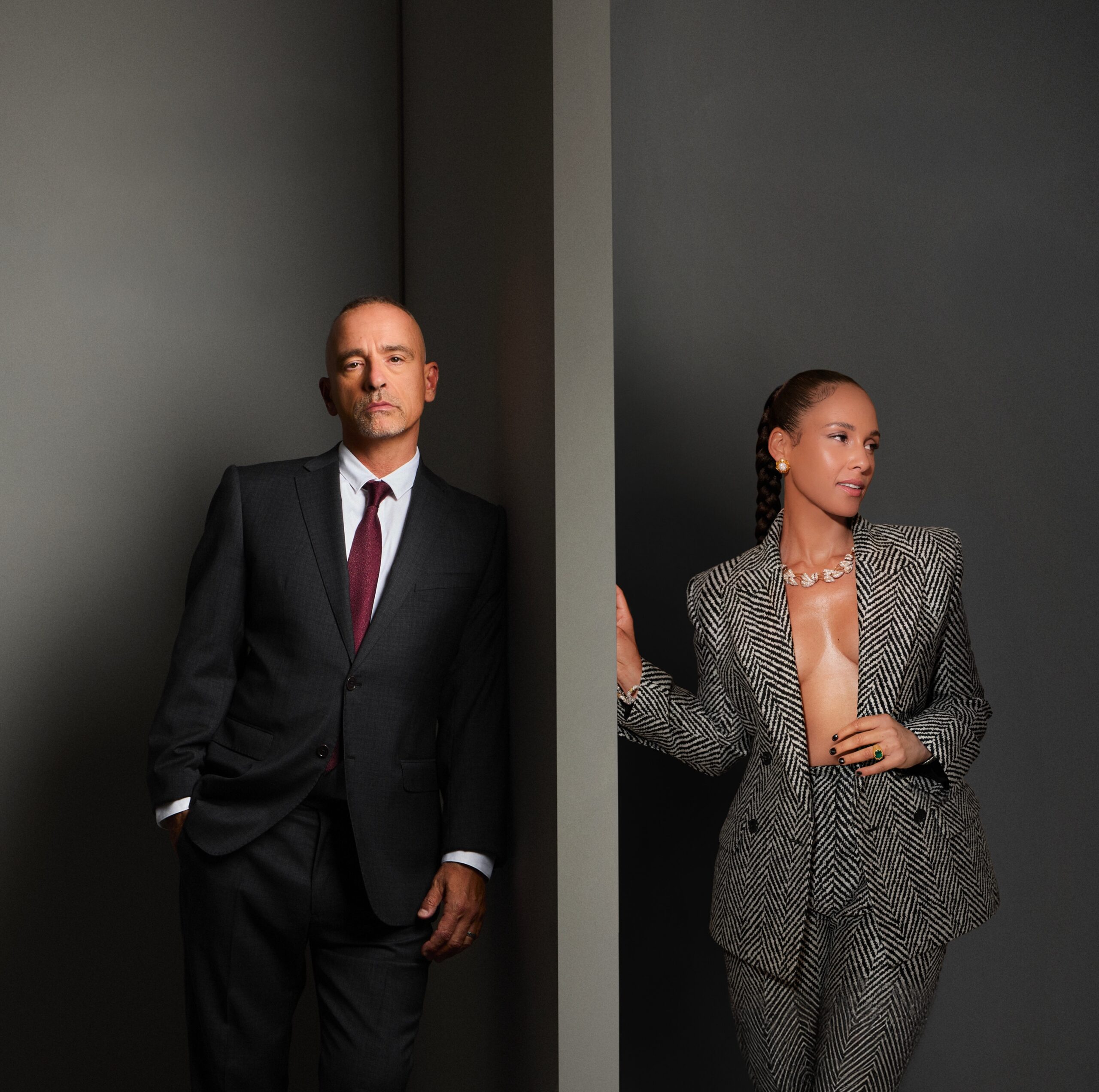 EROS RAMAZZOTTI С РАЗКАЗ ЗА „ЕДНА ВАЖНА ИСТОРИЯ“ В НОВИЯ МУ ДВУЕЗИЧЕН АЛБУМ