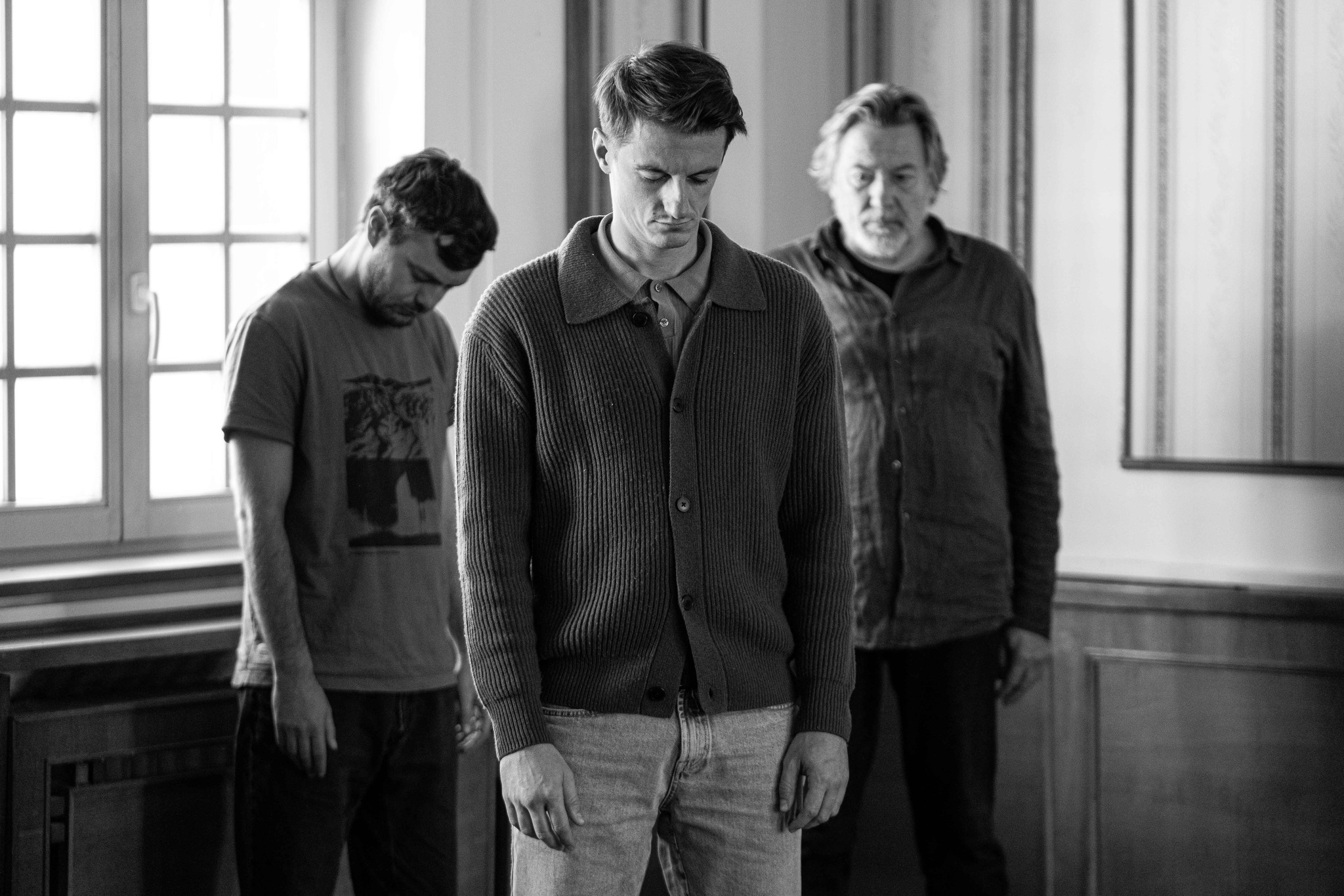 Звездите на Народния театър разкриват фалшивия блясък и варварството на богатото семейство в „Глембаеви“