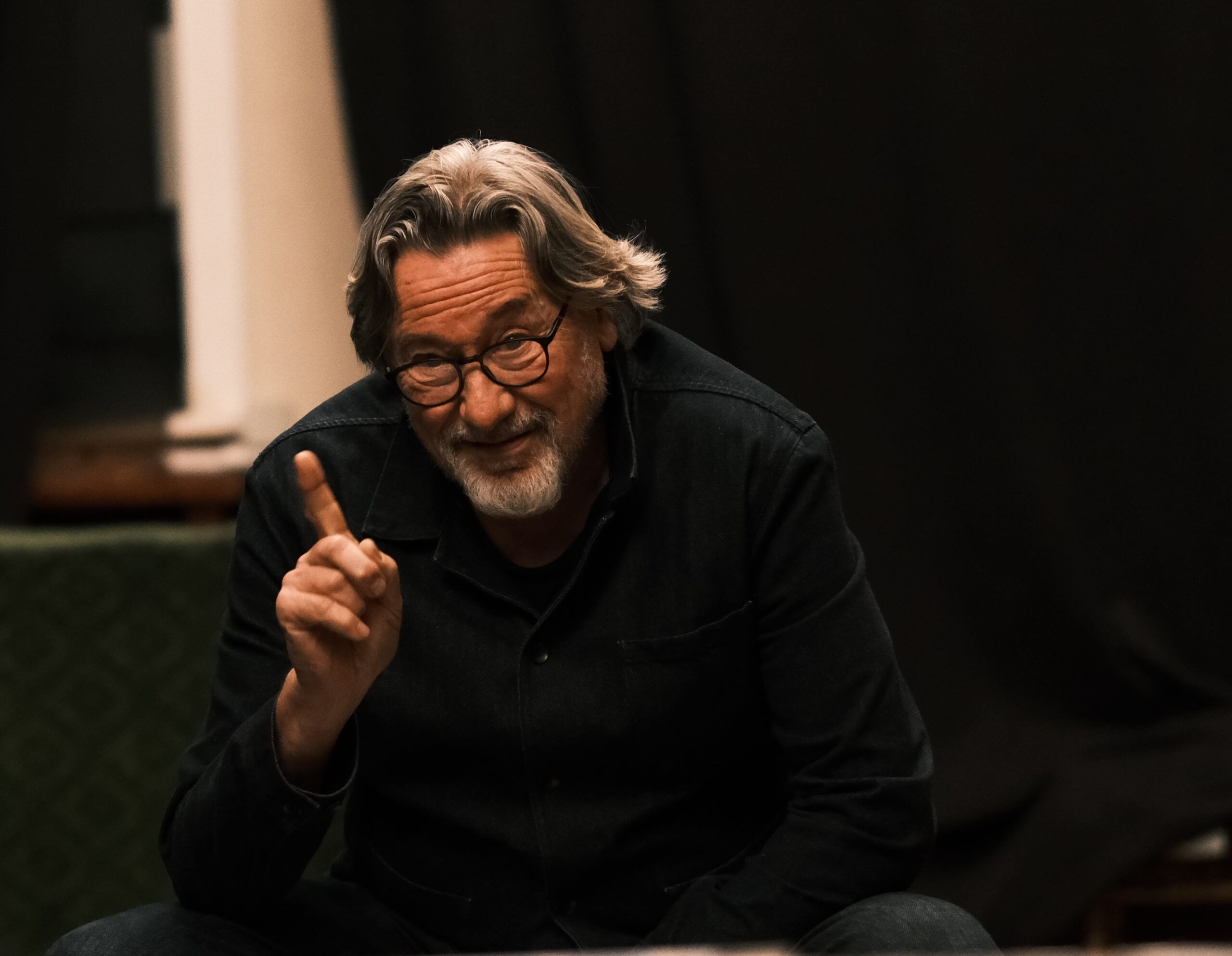 Йерней Лоренци избира персонажи за „Физика на тъгата“ в Народния театър сред 41 актьори