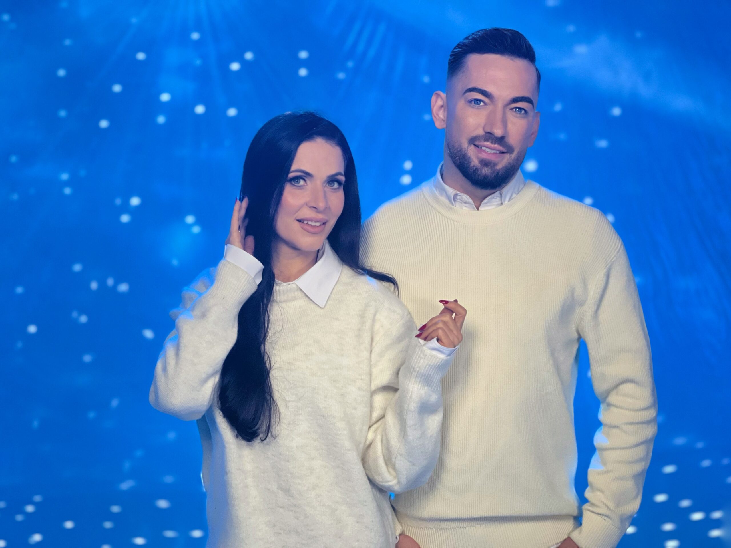 Декември носи „Коледен звън“ и много изненади от Дамян Попов и Миа