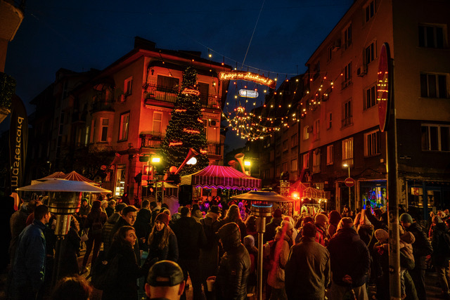 Петото издание на „Коледа на „Малките 5“ оживява емблематичното софийско кръстовище на 7 декември