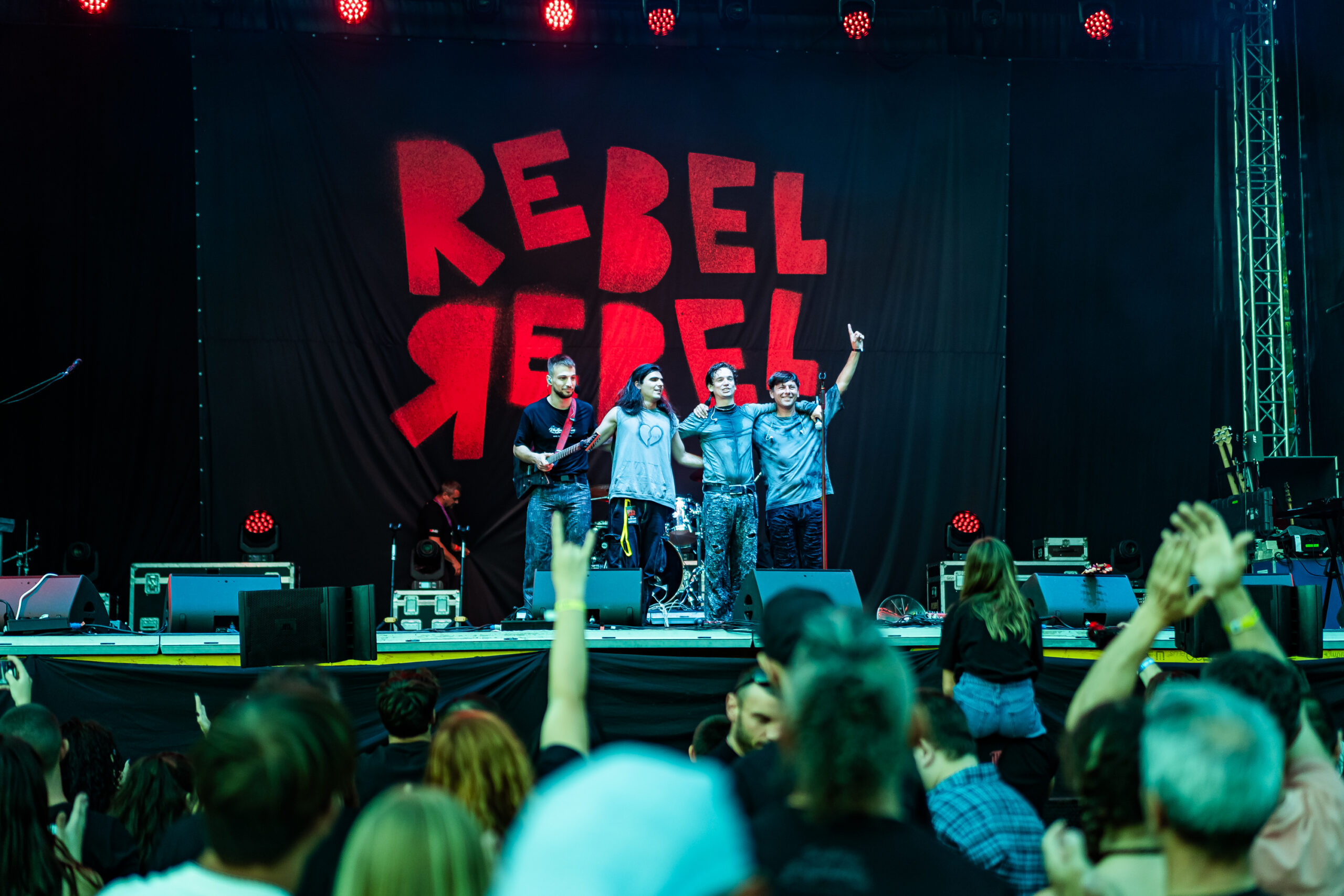 Цар Плъх и техният сингъл за петък 13 – „ТАМ“