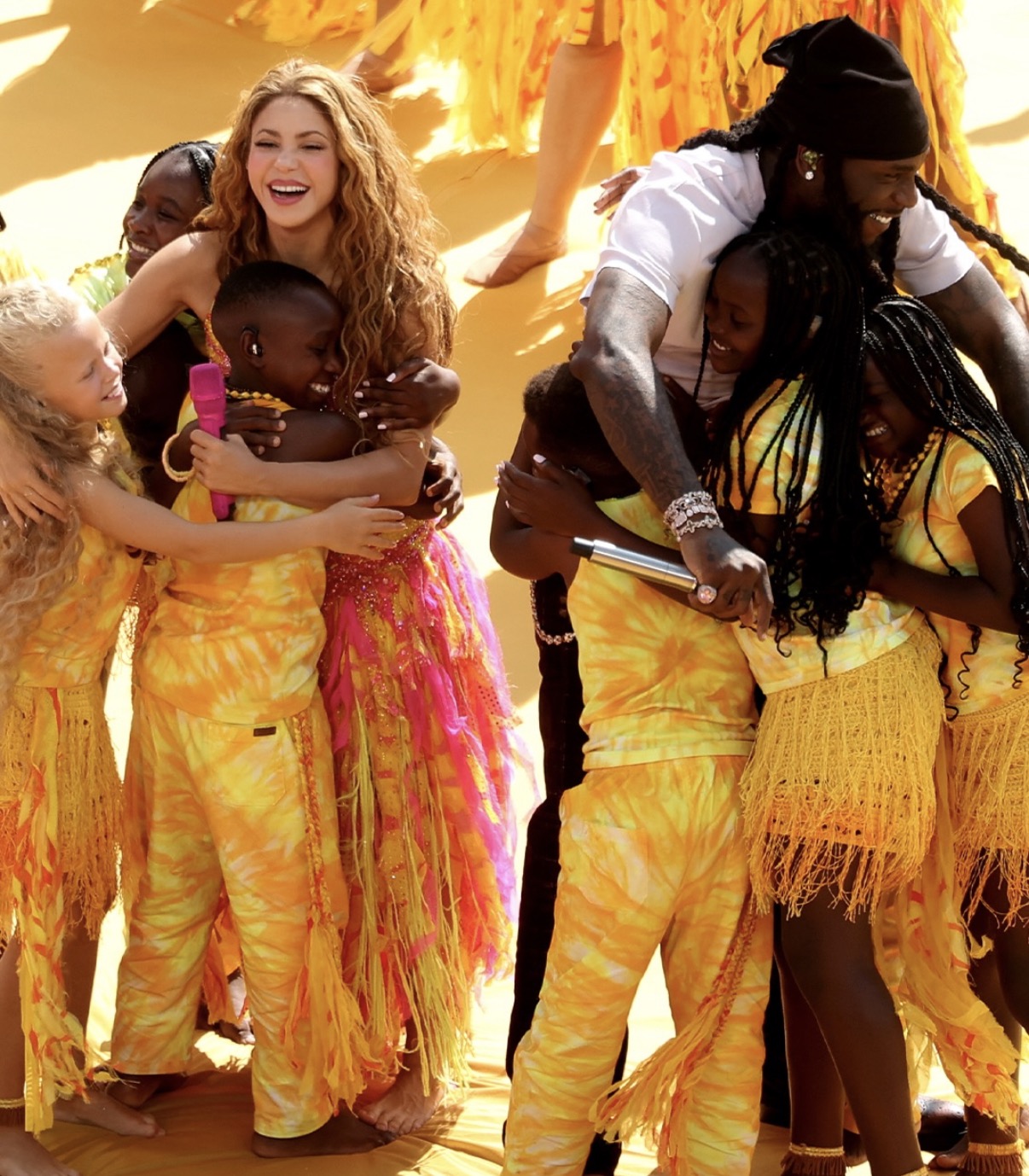 Shakira на сцената на FIFA World Cup 2026 заедно с детска танцова формация Triplets Ghetto Kids